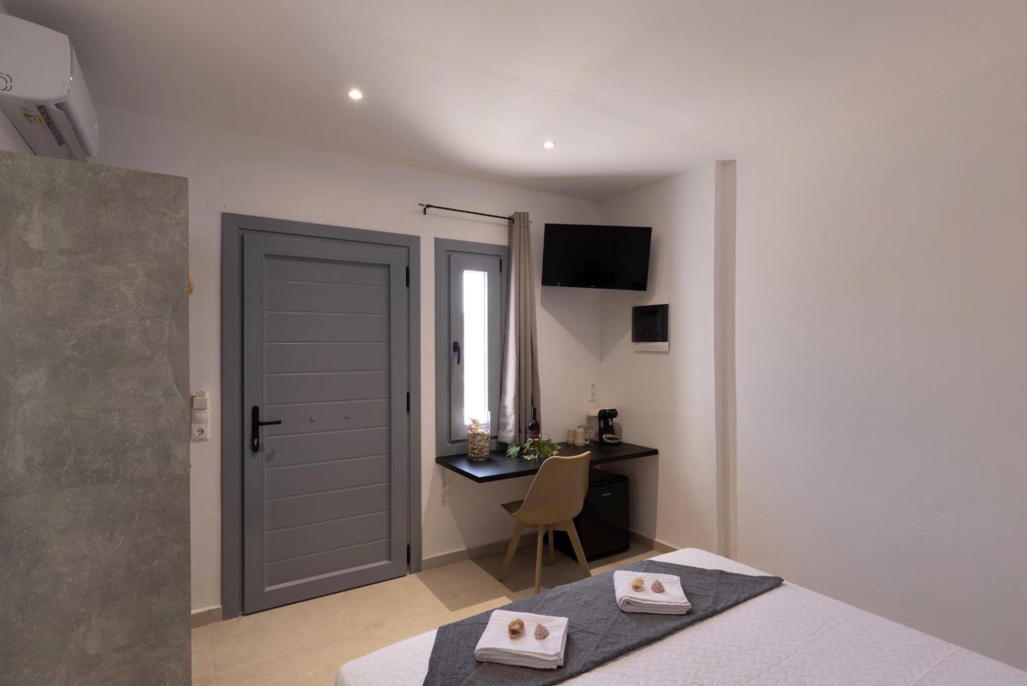 Chrysonisos Suites With Sunset & Seaviews Near Кіні Екстер'єр фото