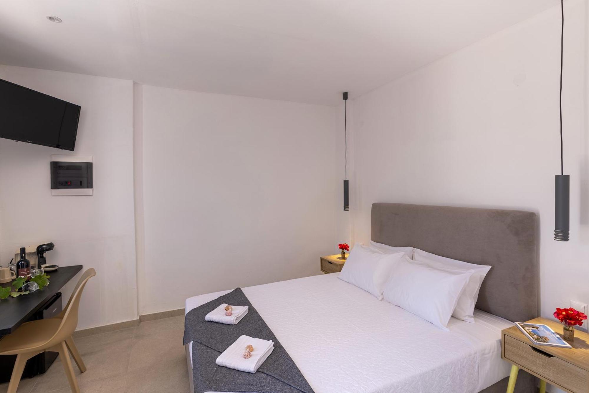 Chrysonisos Suites With Sunset & Seaviews Near Кіні Екстер'єр фото