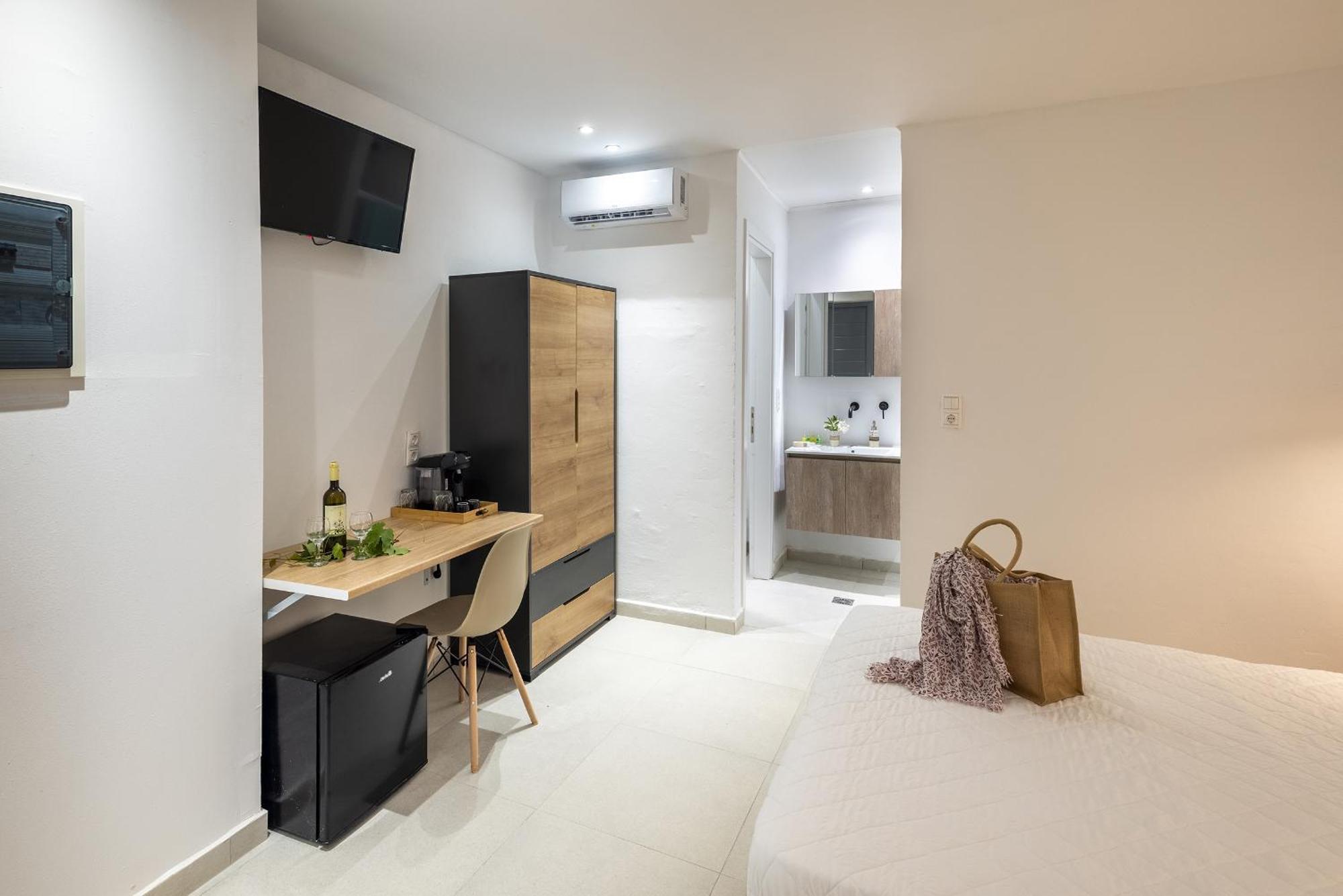 Chrysonisos Suites With Sunset & Seaviews Near Кіні Екстер'єр фото